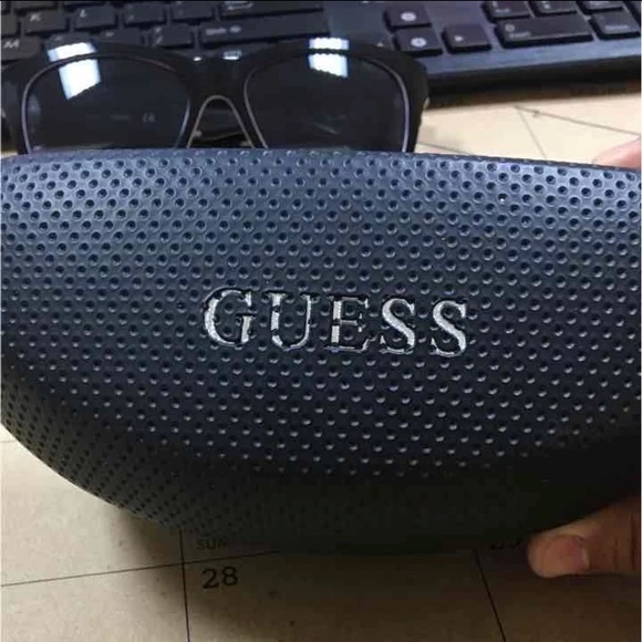 Guess Sunglasses - Picture 4 of 4